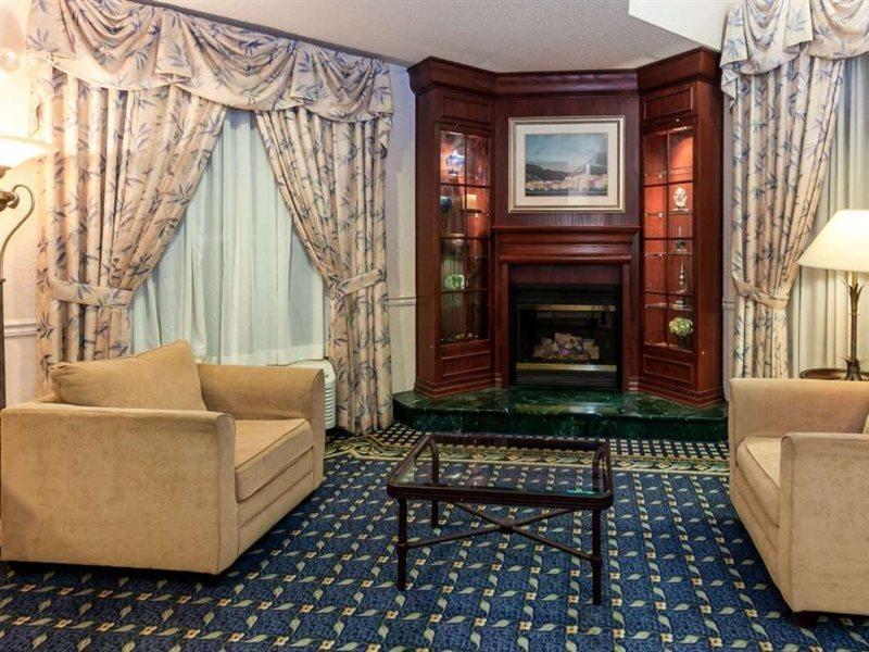 Отель La Quinta By Wyndham Milwaukee Sw New Berlin Экстерьер фото
