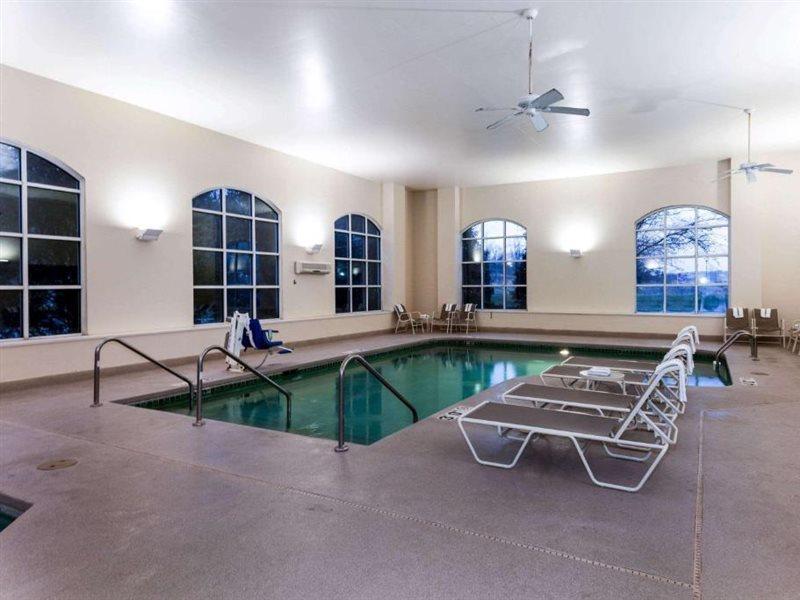 Отель La Quinta By Wyndham Milwaukee Sw New Berlin Экстерьер фото