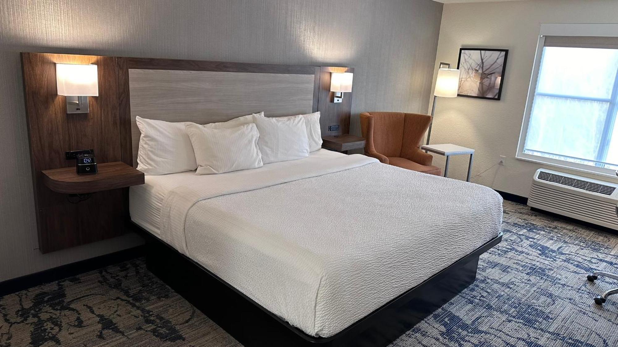 Отель La Quinta By Wyndham Milwaukee Sw New Berlin Экстерьер фото