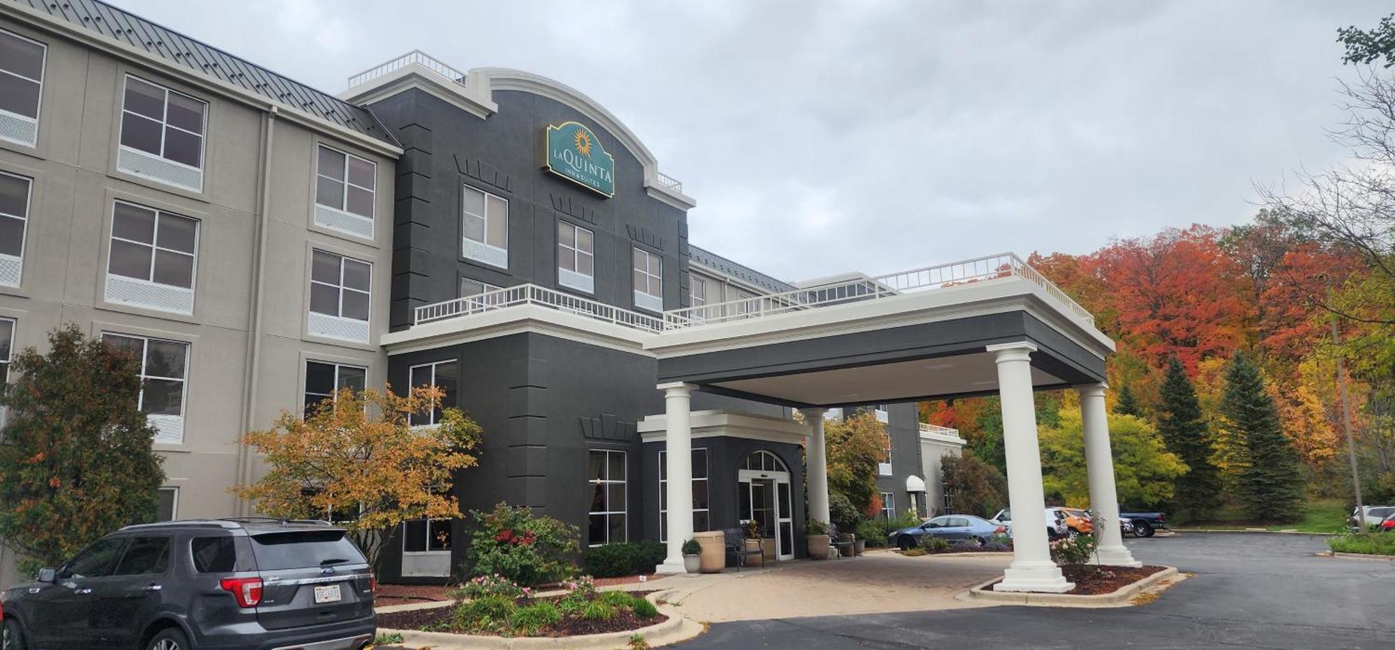 Отель La Quinta By Wyndham Milwaukee Sw New Berlin Экстерьер фото