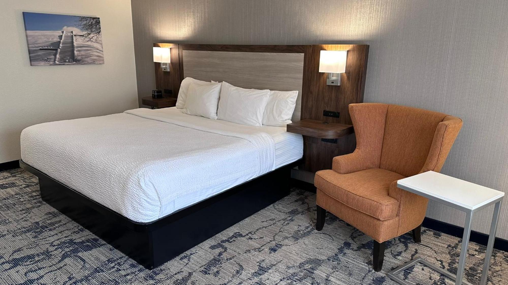 Отель La Quinta By Wyndham Milwaukee Sw New Berlin Экстерьер фото