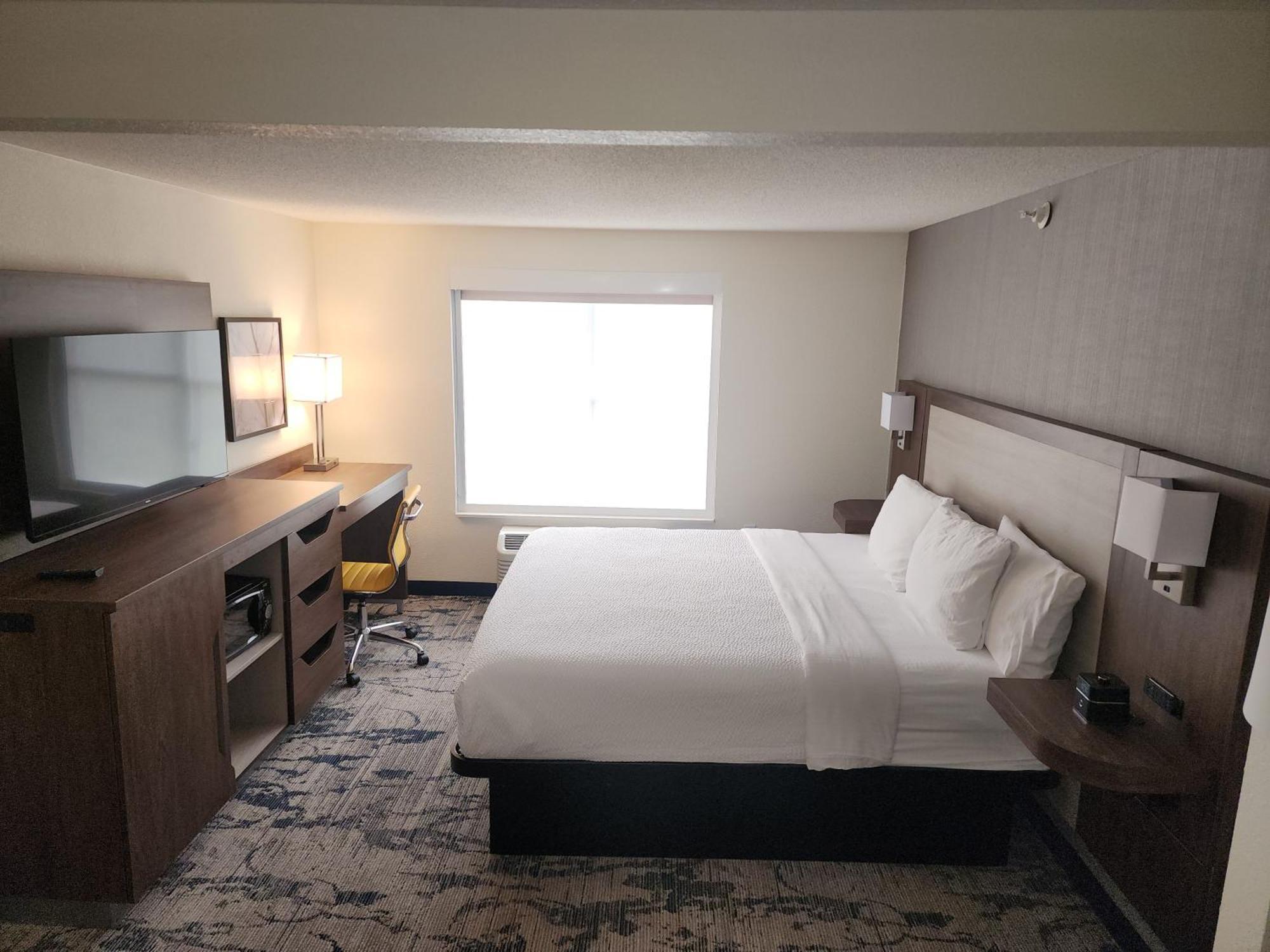 Отель La Quinta By Wyndham Milwaukee Sw New Berlin Экстерьер фото