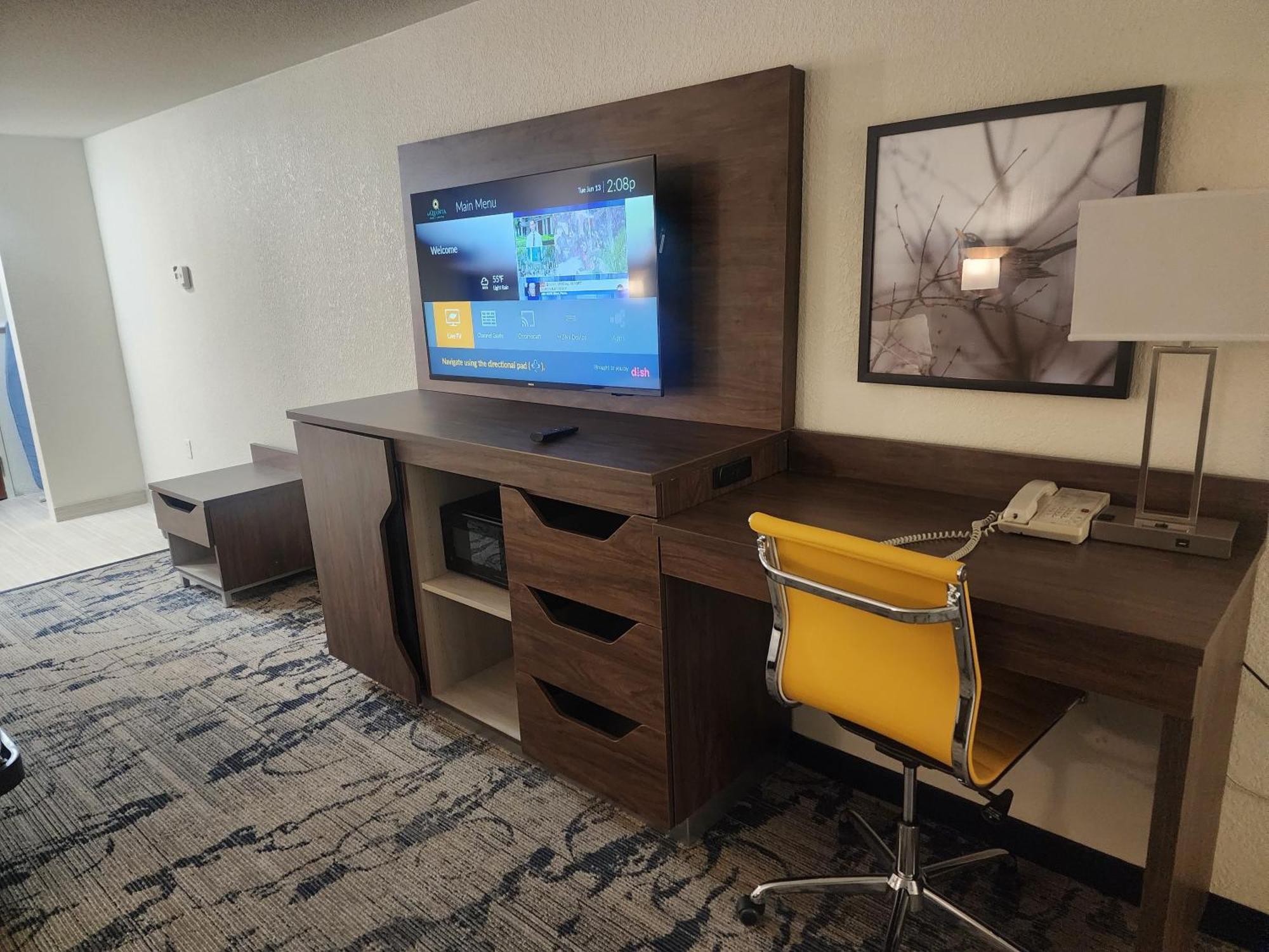 Отель La Quinta By Wyndham Milwaukee Sw New Berlin Экстерьер фото