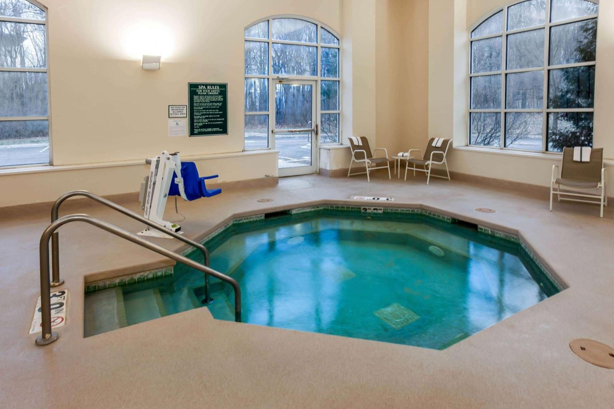 Отель La Quinta By Wyndham Milwaukee Sw New Berlin Экстерьер фото