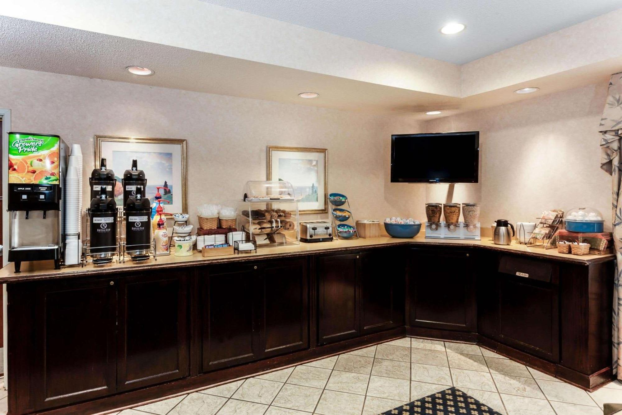 Отель La Quinta By Wyndham Milwaukee Sw New Berlin Экстерьер фото