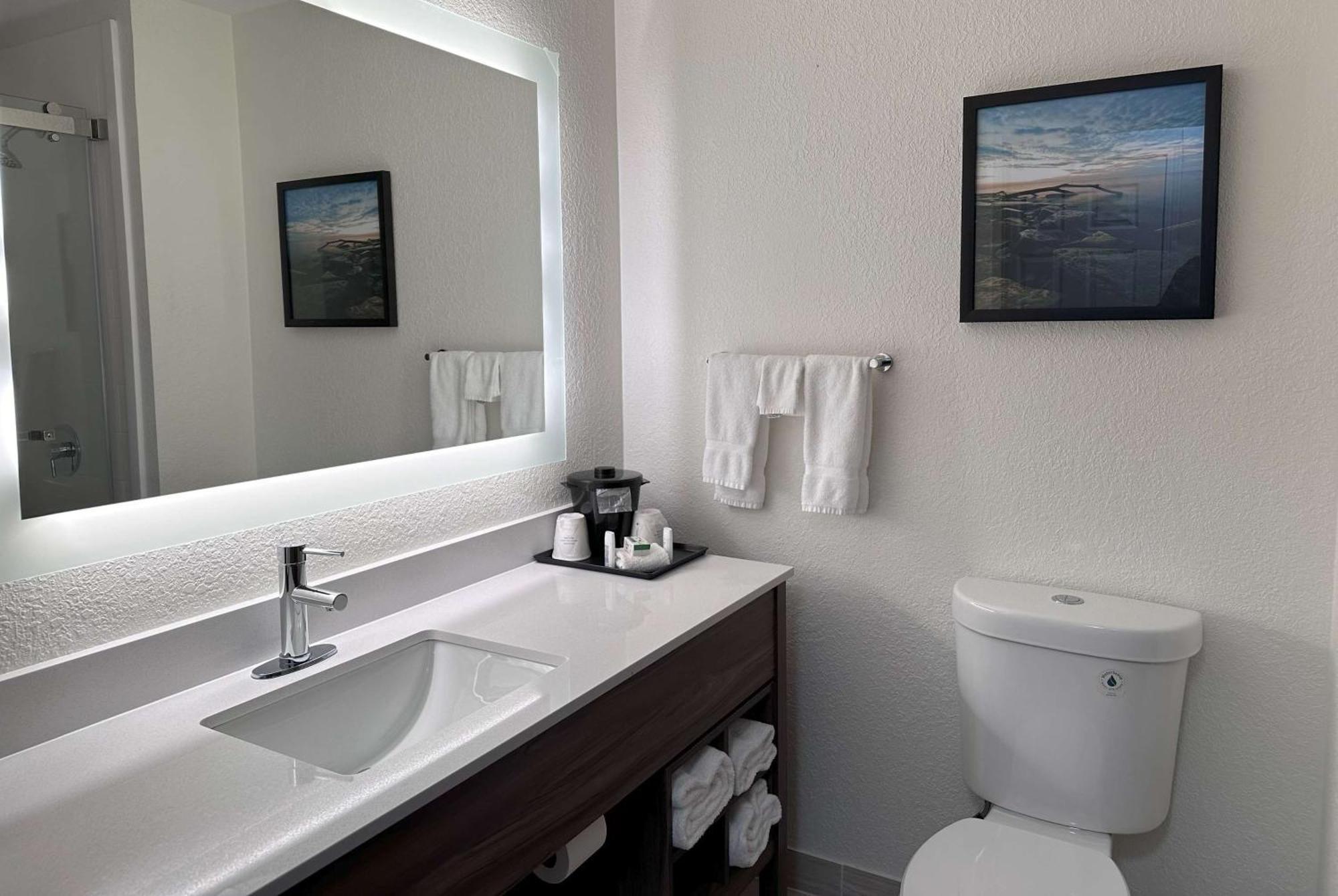 Отель La Quinta By Wyndham Milwaukee Sw New Berlin Экстерьер фото
