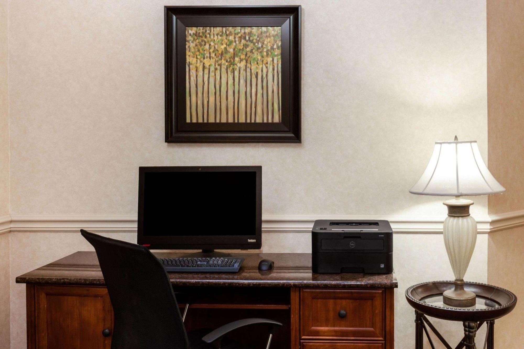 Отель La Quinta By Wyndham Milwaukee Sw New Berlin Экстерьер фото
