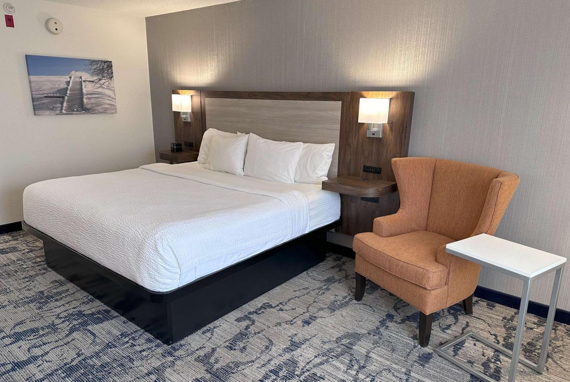 Отель La Quinta By Wyndham Milwaukee Sw New Berlin Экстерьер фото
