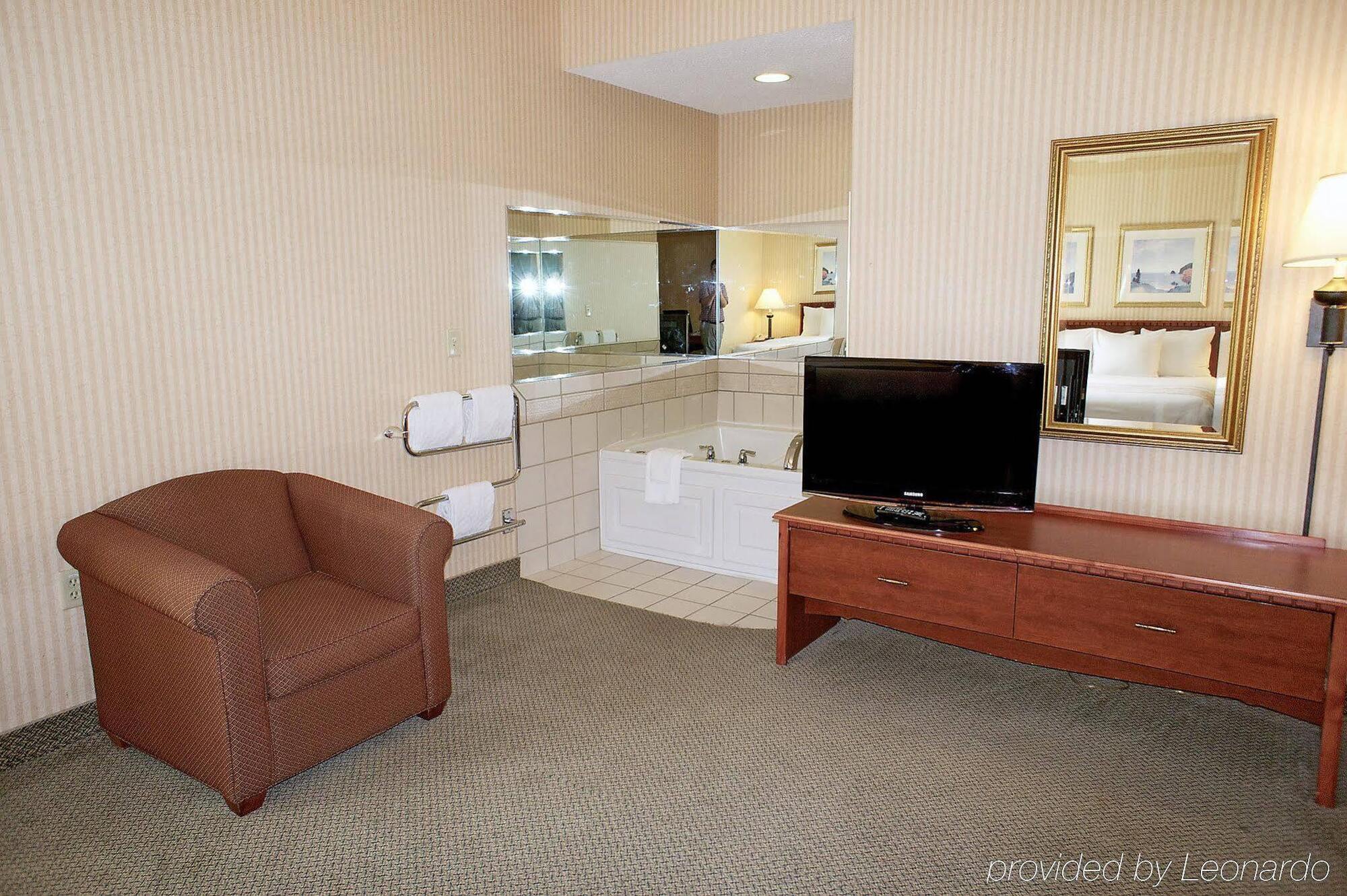 Отель La Quinta By Wyndham Milwaukee Sw New Berlin Экстерьер фото