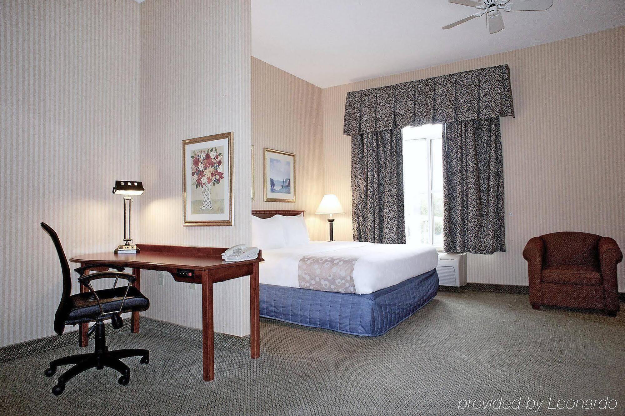 Отель La Quinta By Wyndham Milwaukee Sw New Berlin Экстерьер фото